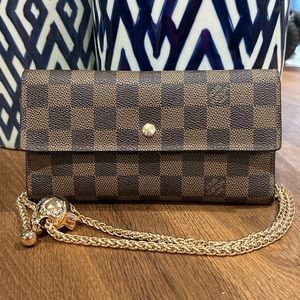 Louis Vuitton International Wallet with Chain 🤎